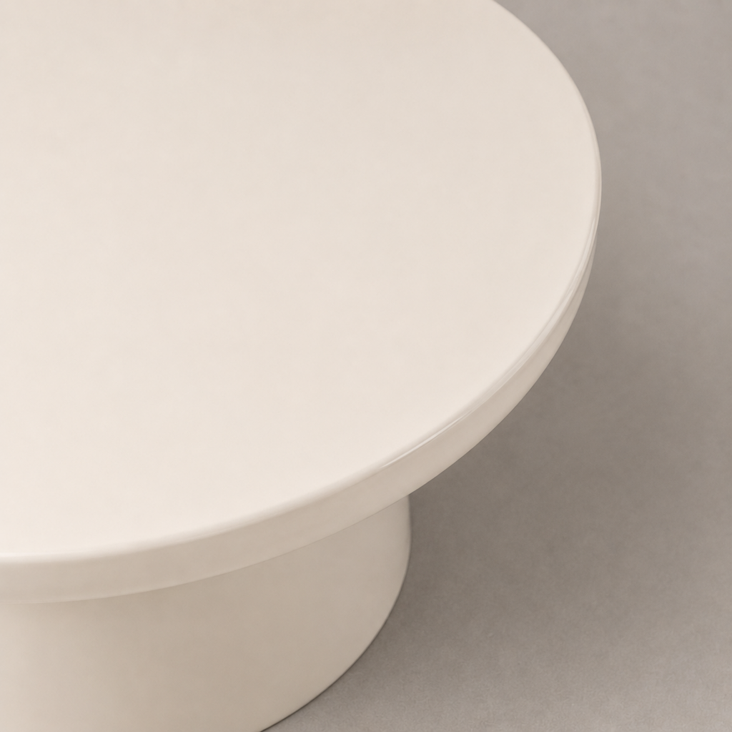 Ysée | Table basse ronde laqué blanc crème sur socle colonne