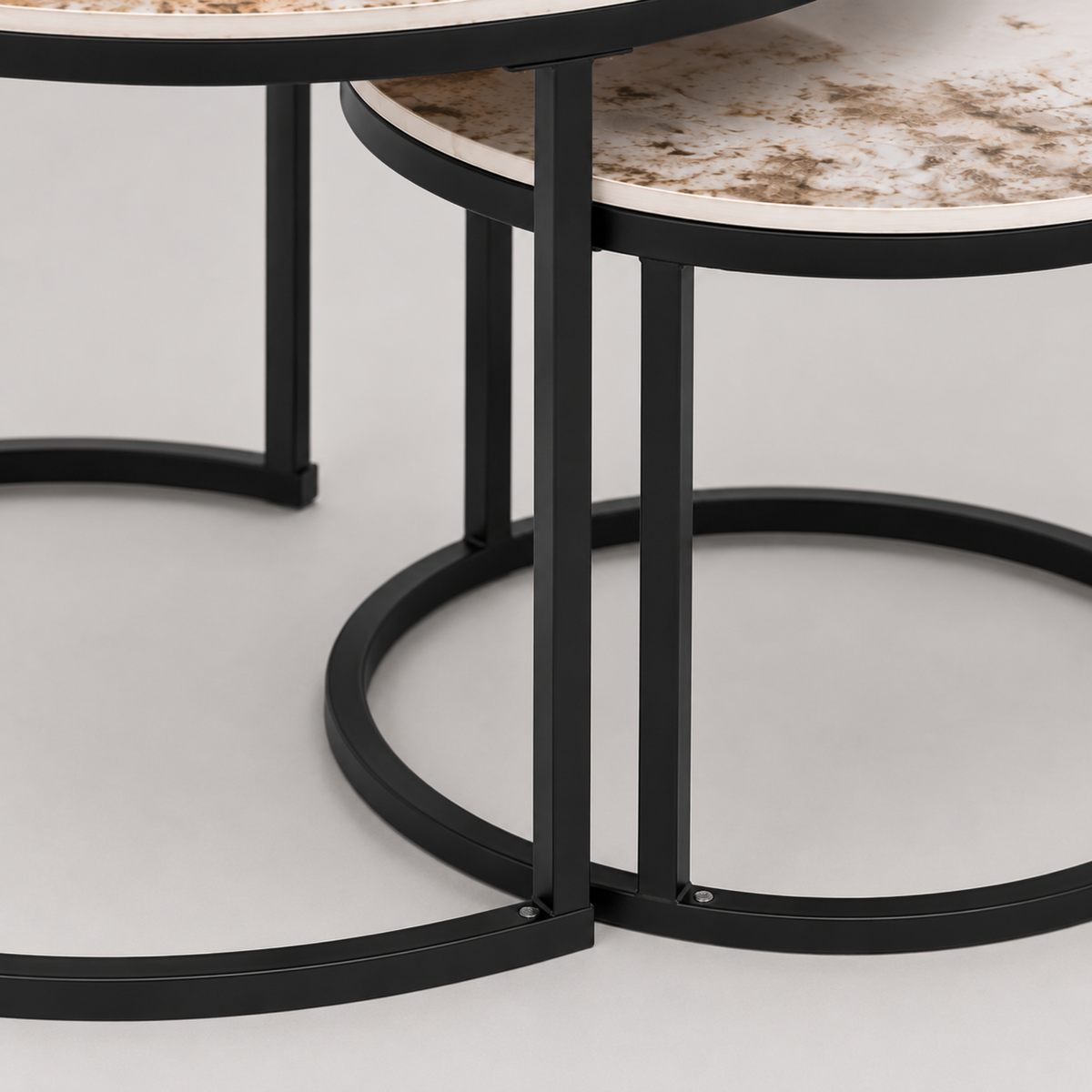 Elina | Table basse gigogne ronde en porcelaine et métal noir