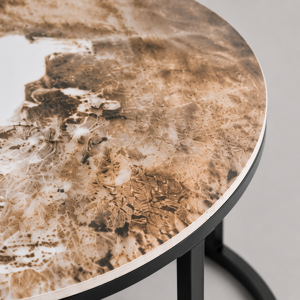 Elina | Table basse gigogne ronde en porcelaine et métal noir