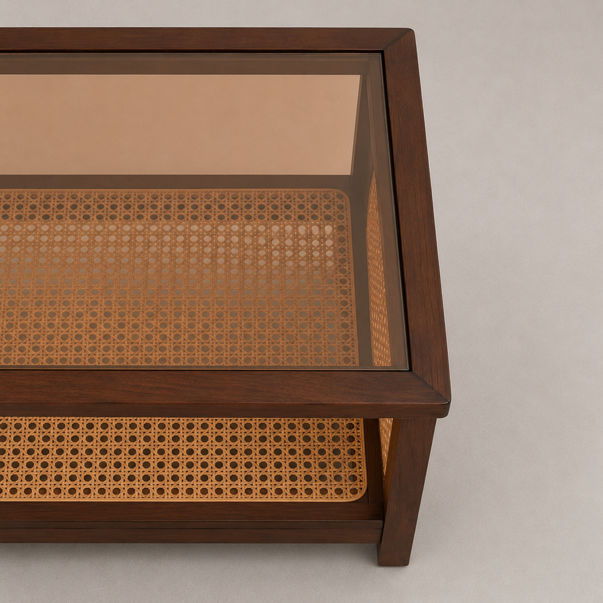 Théa | Table basse rectangulaire en bois noyer, verre et rotin