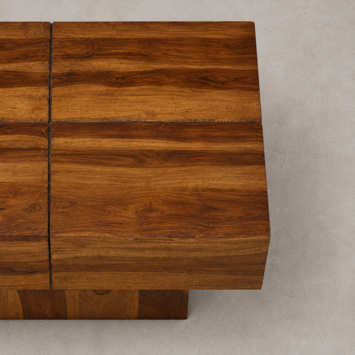Lowen | Table basse carrée en bois de Sheesham massif à socle sculpté