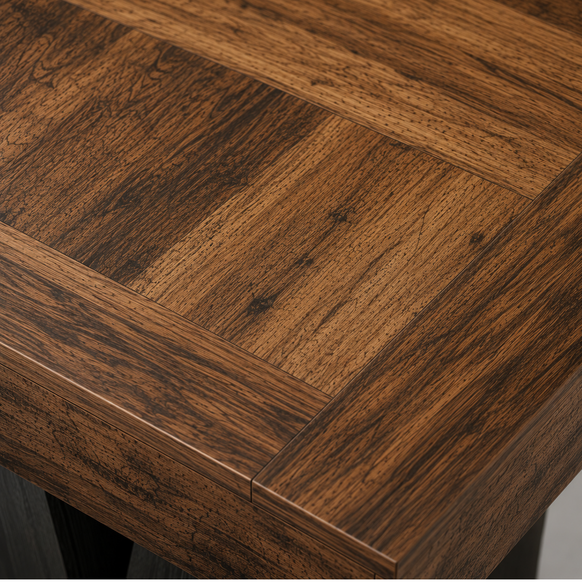 Ilan | Table basse carrée en bois et piètement noir sculptural